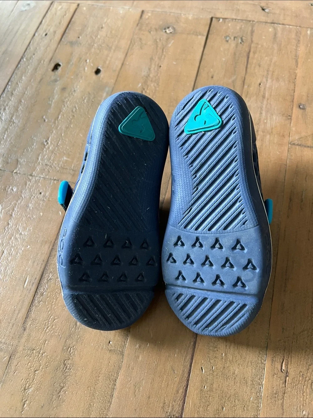 Plae Mimo blue perforated waterproof sneakers little kids size 8 blue